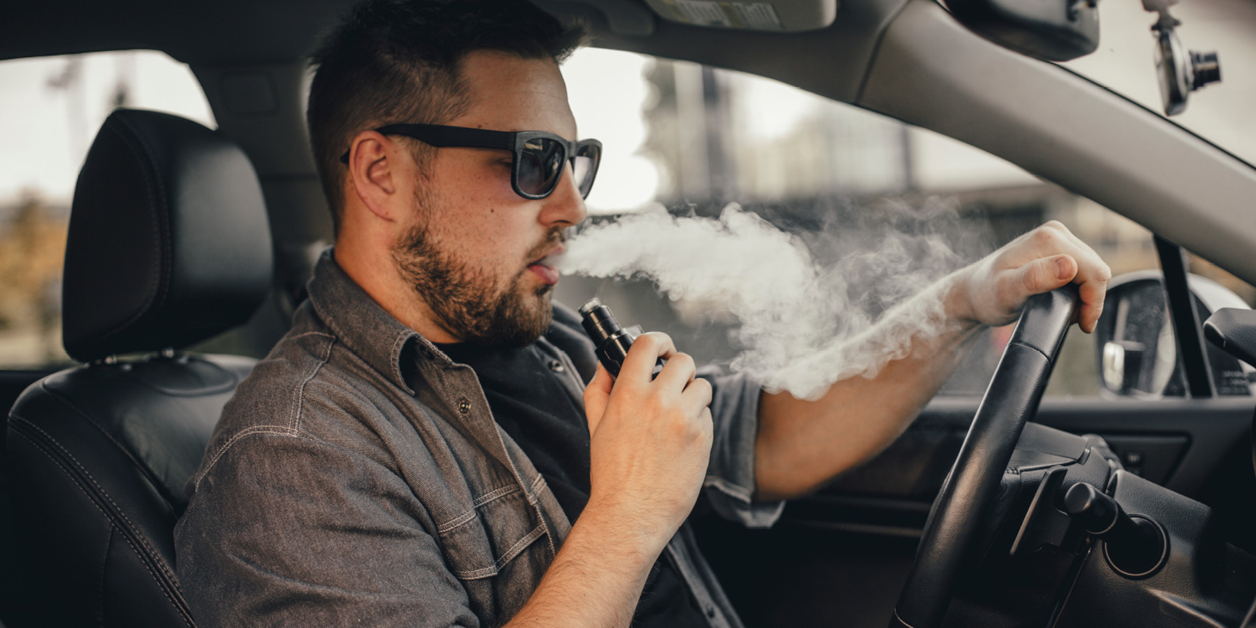 Rauchen am Steuer